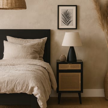 Stockholm svart sängbord med rotting - Svart/rotting - Products - Möbler - Bord & matgrupp - Avlastningsbord & sidobord - Sängbord & nattduksbord