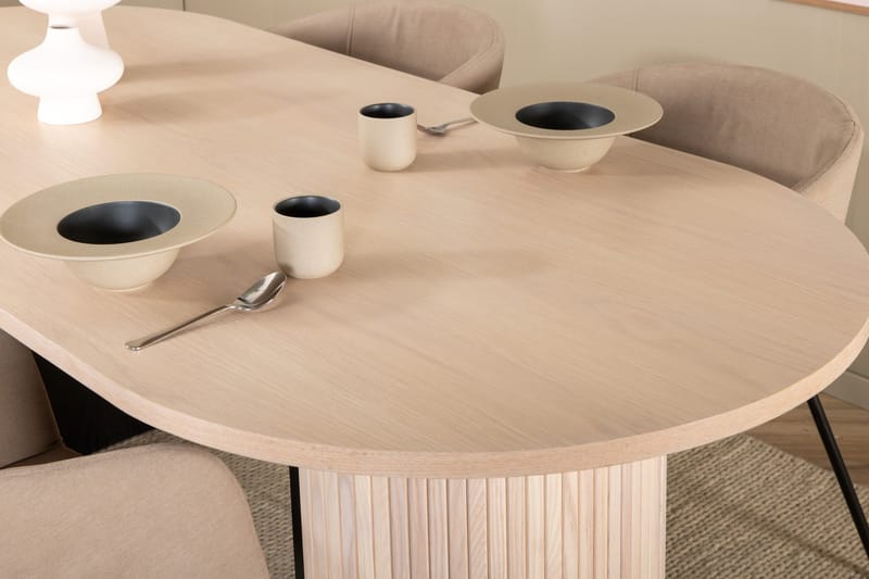 Bianca Matgrupp 200 cm Oval med 4 Berit stolar - Beige - Products - Möbler - Bord & matgrupp - Matgrupp