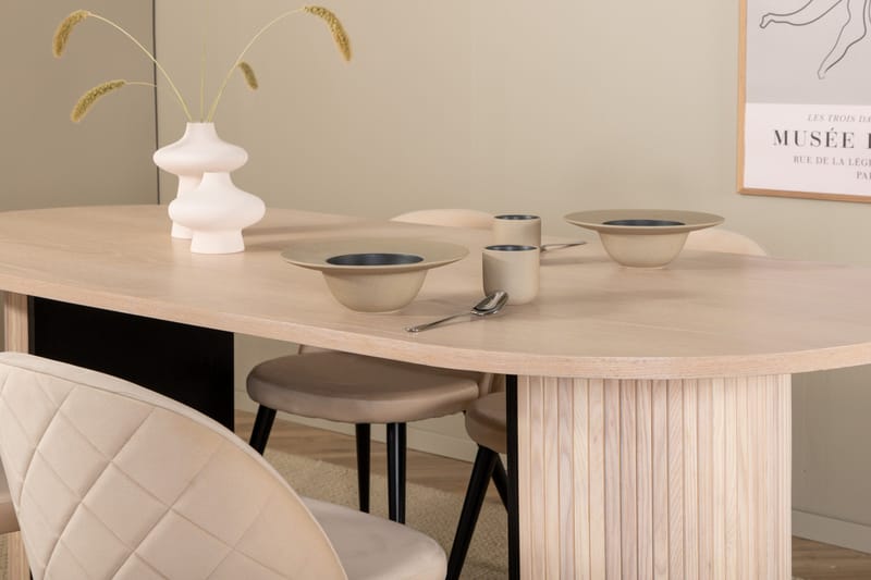 Bianca Matgrupp 200 cm Oval med 4 Velvet stolar - Beige - Products - Möbler - Bord & matgrupp - Matgrupp