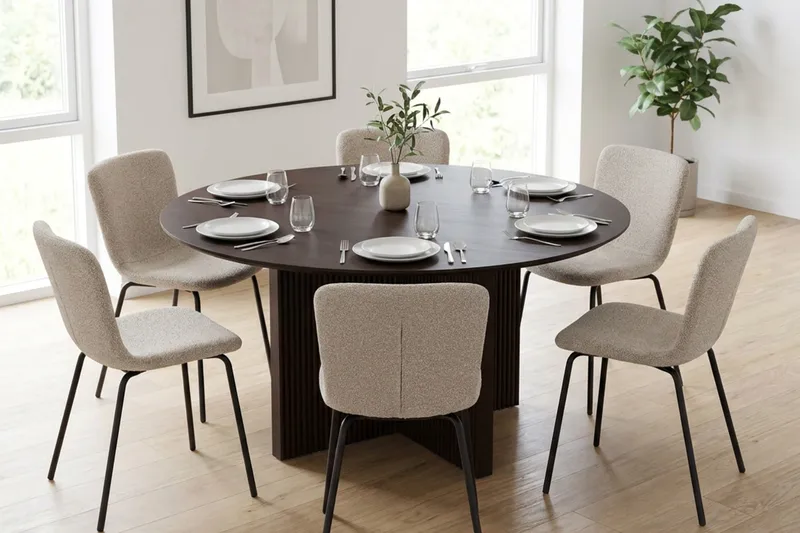 Edda Matgrupp runt 150 cm Rökt Ek med 6 Katy Matstolar - Rökt ek - Products - Möbler - Bord & matgrupp - Matgrupp