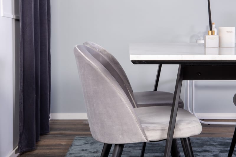 Estelle Matgrupp 140 cm Rektangulär med 4 Velvet stolar - Svart - Products - Möbler - Bord & matgrupp - Matgrupp