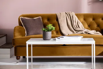Howard Riviera 3-sits Sammetssoffa - Mörkgul - Products - Möbler - Soffa - 3 sits soffa