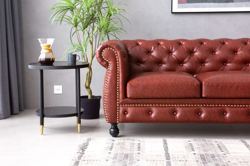 Soffa chesterfield 3-sits i brun PU - Charles - Brun/svart - Products - Möbler - Soffa - Chesterfield soffa