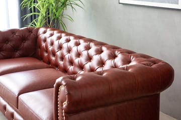 Soffa chesterfield 3-sits i brun PU - Charles - Brun/svart - Products - Möbler - Soffa - Chesterfield soffa