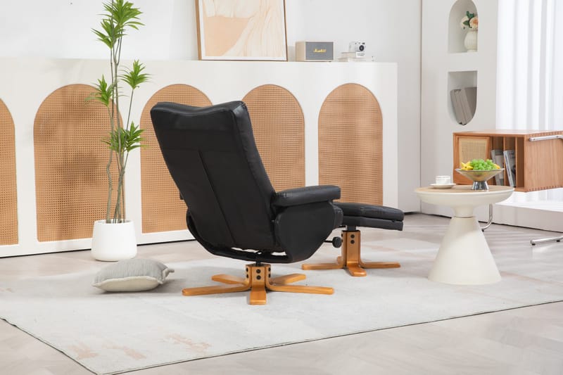 Duva reclinerfåtölj med fotpall i svart PU med bruna ben - Svart - Products - Möbler - Fåtölj & stolar - Fåtölj - Biofåtölj & reclinerfåtölj