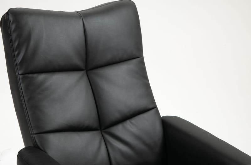 Duva reclinerfåtölj med fotpall i svart PU med bruna ben - Svart - Products - Möbler - Fåtölj & stolar - Fåtölj - Biofåtölj & reclinerfåtölj