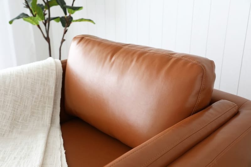 Fåtölj cognacs färgat konstläder - Cansas - Cognac - Products - Möbler - Fåtölj & stolar - Fåtölj - Clubfåtölj