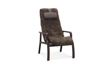 Frank fårskinnsfåtölj med fotpall brun/ek - Mullvad - Products - Möbler - Fåtölj & stolar - Fåtölj - Liggfåtölj