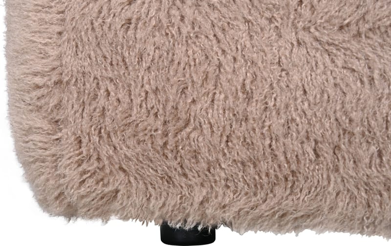 Fåtölj i fluffigt nougatfärgat tyg - Products - Möbler - Fåtölj & stolar - Fåtölj