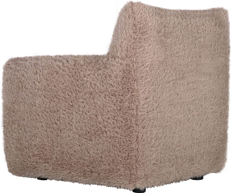 Fåtölj i fluffigt nougatfärgat tyg - Products - Möbler - Fåtölj & stolar - Fåtölj