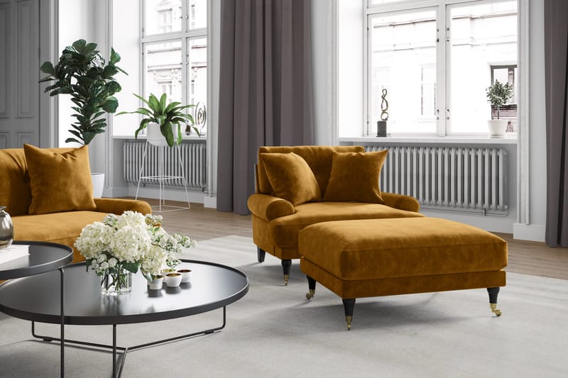 Andrew Fotpall Sammet - Amber/Krom - Products - Möbler - Fåtölj & stolar - Pall & puff - Fotpallar