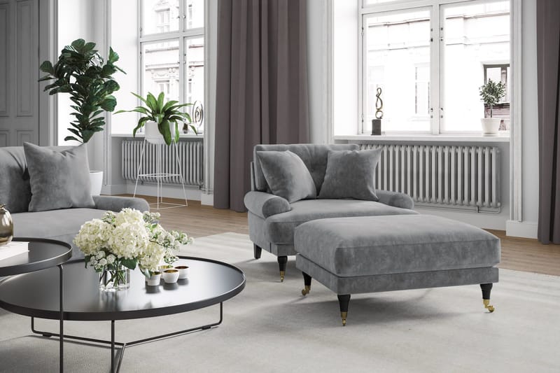 Andrew Fotpall Sammet - Silvergrå/Krom - Products - Möbler - Fåtölj & stolar - Pall & puff - Fotpallar