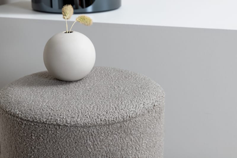 Benji Sittpuff - Greige - Products - Möbler - Fåtölj & stolar - Pall & puff - Sittpuff