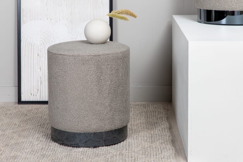 Benji Sittpuff - Greige - Products - Möbler - Fåtölj & stolar - Pall & puff - Sittpuff