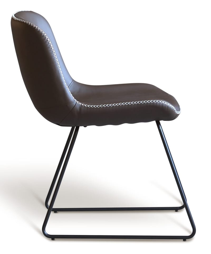 Texas stol i brun PU med ljus kontrastsöm - Brun PU med ljus kontrastsöm - Products - Möbler - Fåtölj & stolar - Matstol & köksstol