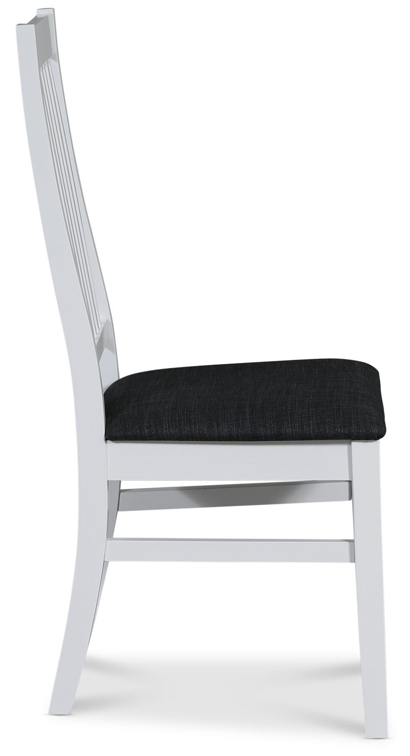 Vit stol med grå sits - Gåsö - Vitlackerad, grått tyg - Products - Möbler - Fåtölj & stolar - Matstol & köksstol