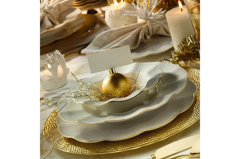 Adine Middagsservis 24 Delar Porslin - Creme/Guld - Products - Servering & matlagning - Porslin