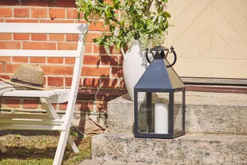 Hillerstorp Torpet Utesoffa 2-sits Vit - Vit - Products - Utemöbler & utemiljö - Balkong & altan - Balkongmöbler - Balkongsoffa