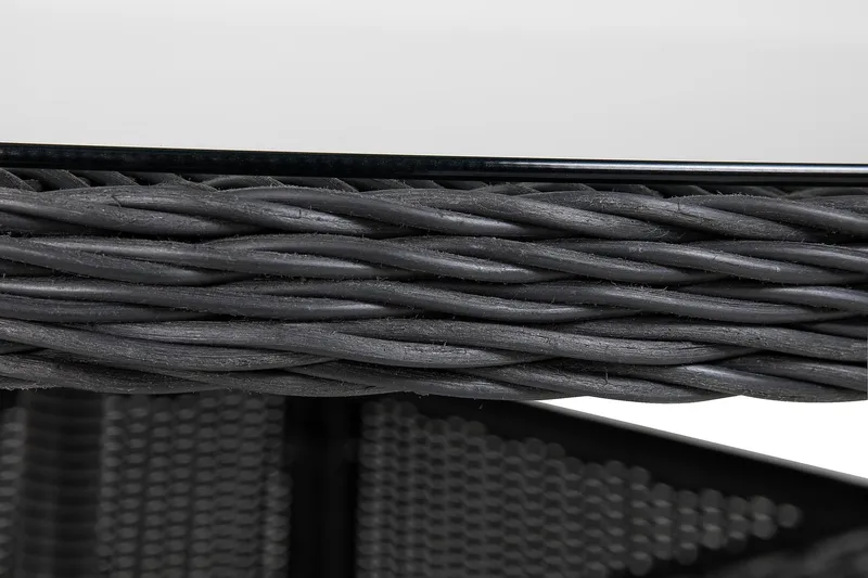 Marcus Stort Runt Matbord Utomhus 140 cm – Utebord i konstrotting med glasskiva för Uteplats och Trädgård - Svart - Products - Utemöbler & utemiljö - Utebord & trädgårdsbord - Matbord utomhus