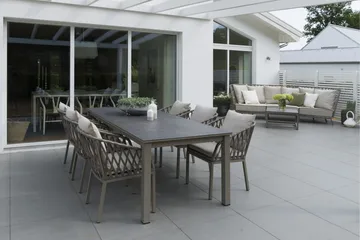 Hillerstorp Jet Set Matbord Utomhus 90 cm Beige - Beige - Products - Utemöbler & utemiljö - Utebord & trädgårdsbord - Matbord utomhus