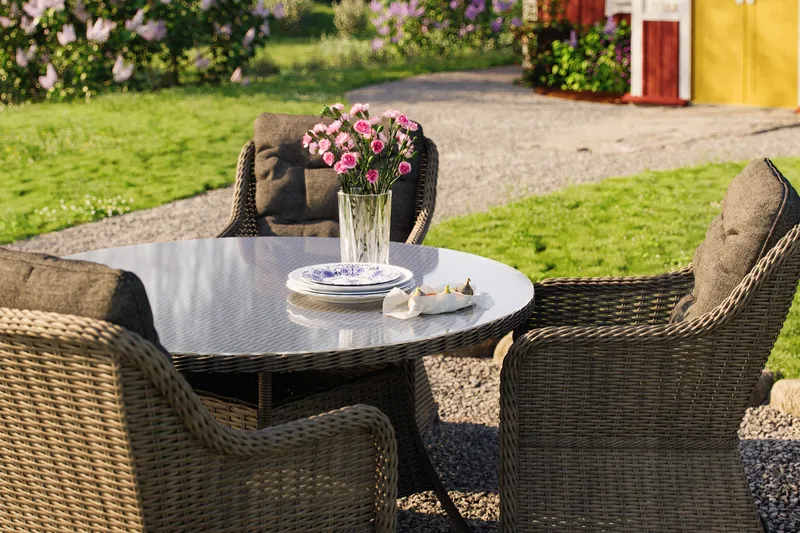 Marcus Matgrupp 140 Rund + 4 Fåtöljer m Dyna - Grå - Products - Utemöbler & utemiljö - Utegrupp - Matgrupp utomhus