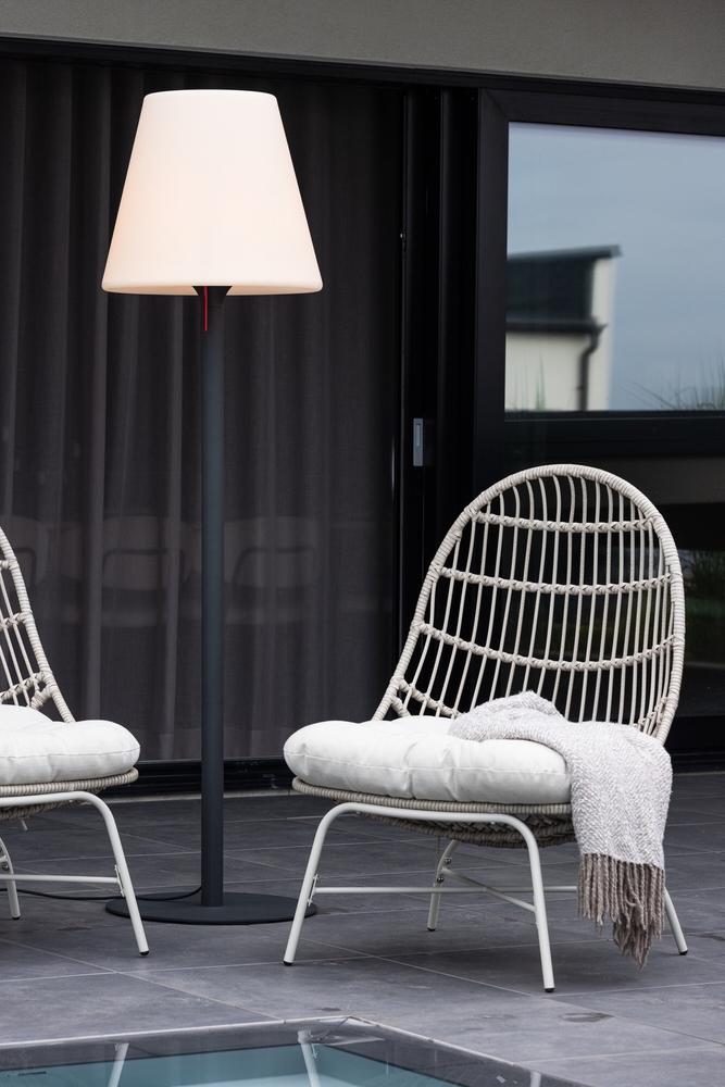 Moris Stehleuchte Ø50 cm - Schwarz/Weiß Moris Stehleuchte Ø50 cm - Schwarz/Weiß