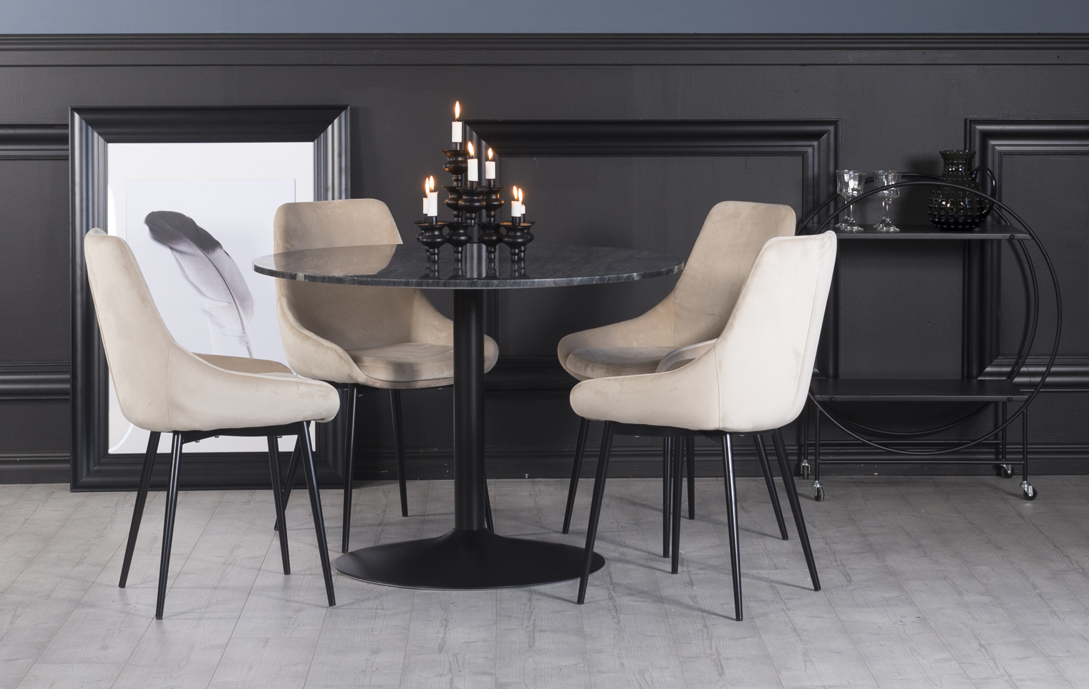 Plaza Essgruppe, Marmortisch mit 4 Theo Samtstühlen - Beige/Grau/Schwarz + Möbelreinigung Plaza Essgruppe, Marmortisch mit 4 Theo Samtstühlen - Beige/Grau/Schwarz + Möbelreinigung