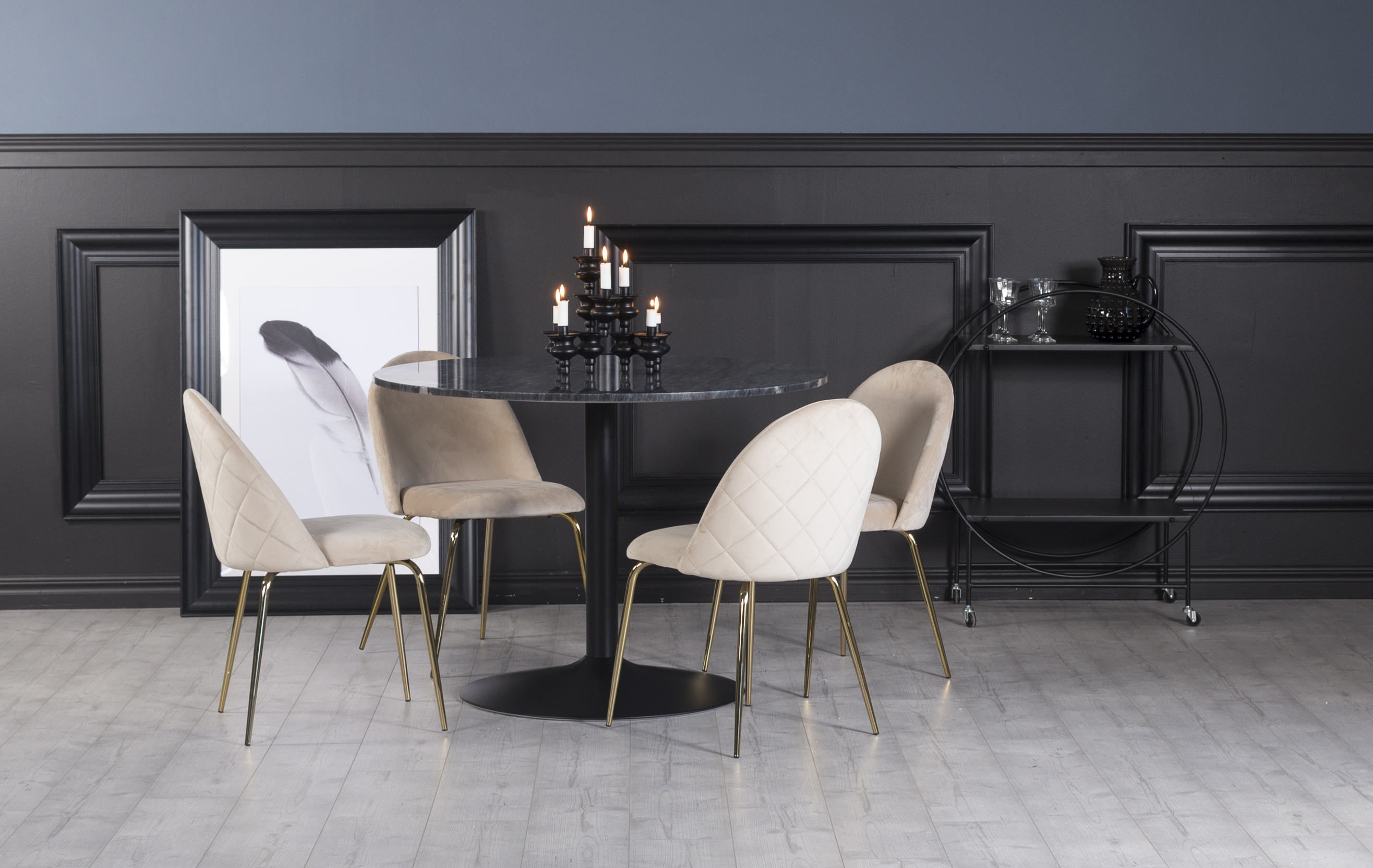 Plaza Essgruppe, Marmortisch mit 4 Plaza Samtstühlen - Beige/Grau/Schwarz + 2.00 x Möbelfüße Plaza Essgruppe, Marmortisch mit 4 Plaza Samtstühlen - Beige/Grau/Schwarz + 2.00 x Möbelfüße