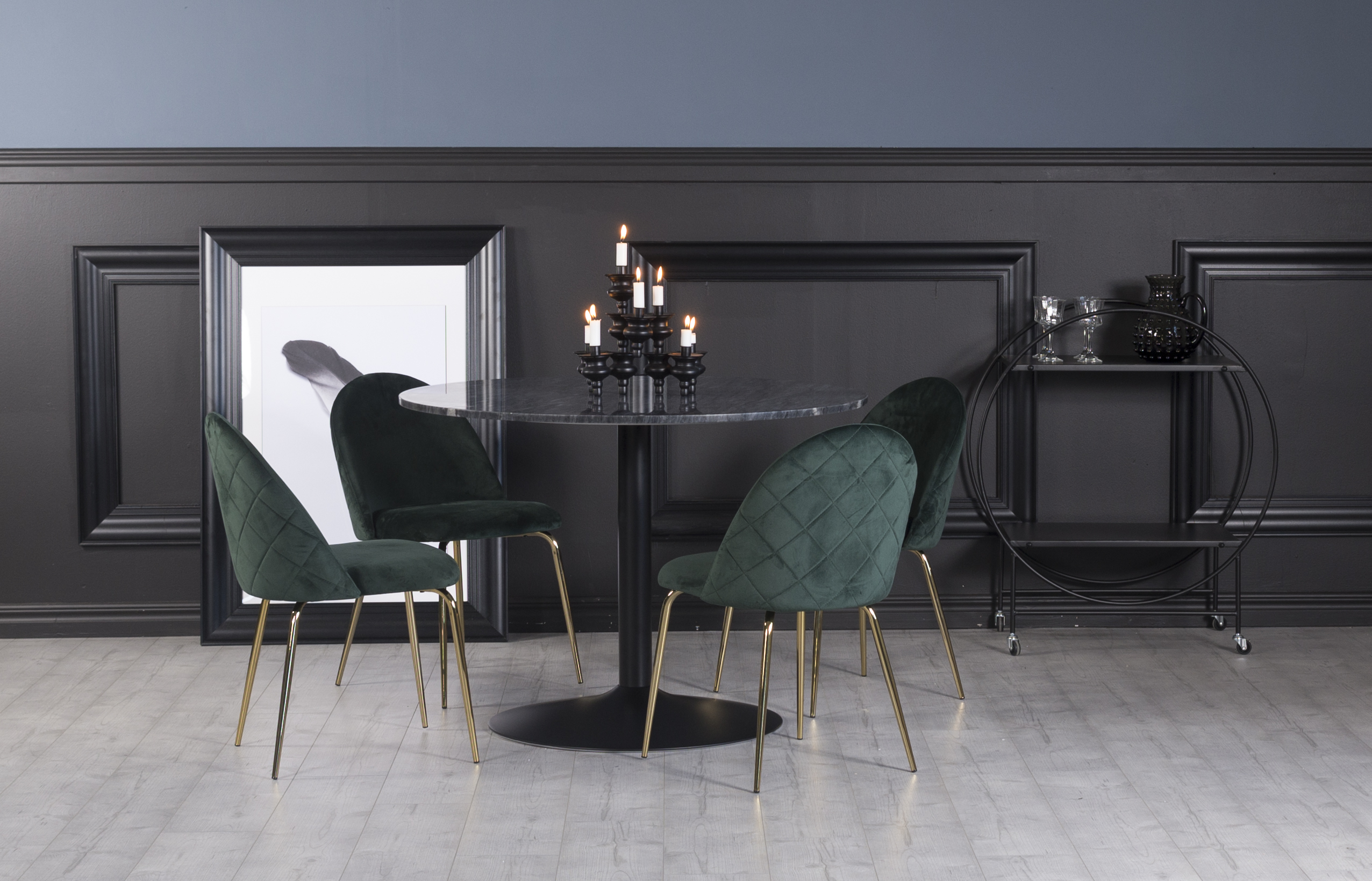 Plaza Essgruppe, Marmortisch mit 4 Plaza Samtstühlen - Grün/Grau/Schwarz Plaza Essgruppe, Marmortisch mit 4 Plaza Samtstühlen - Grün/Grau/Schwarz
