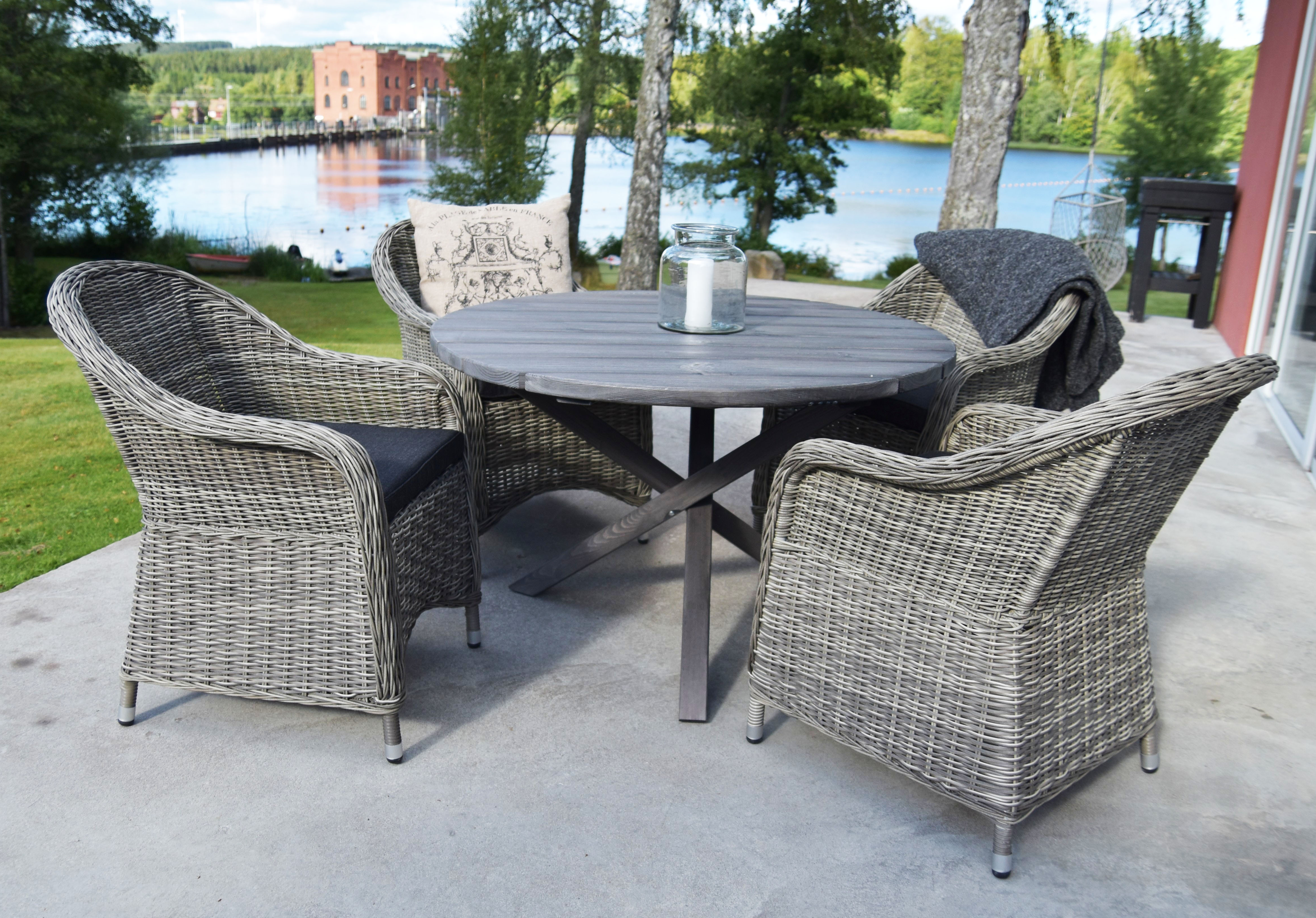 Essgruppe Mercury: Runder Scottsdale-Tisch mit 4 Mercury-Sesseln - Zement