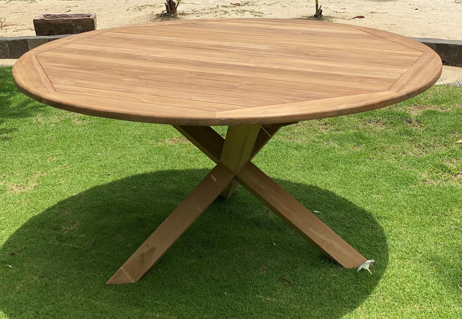 Runder Esstisch aus massivem Teakholz - Salt� + Holz�l f�r M�bel