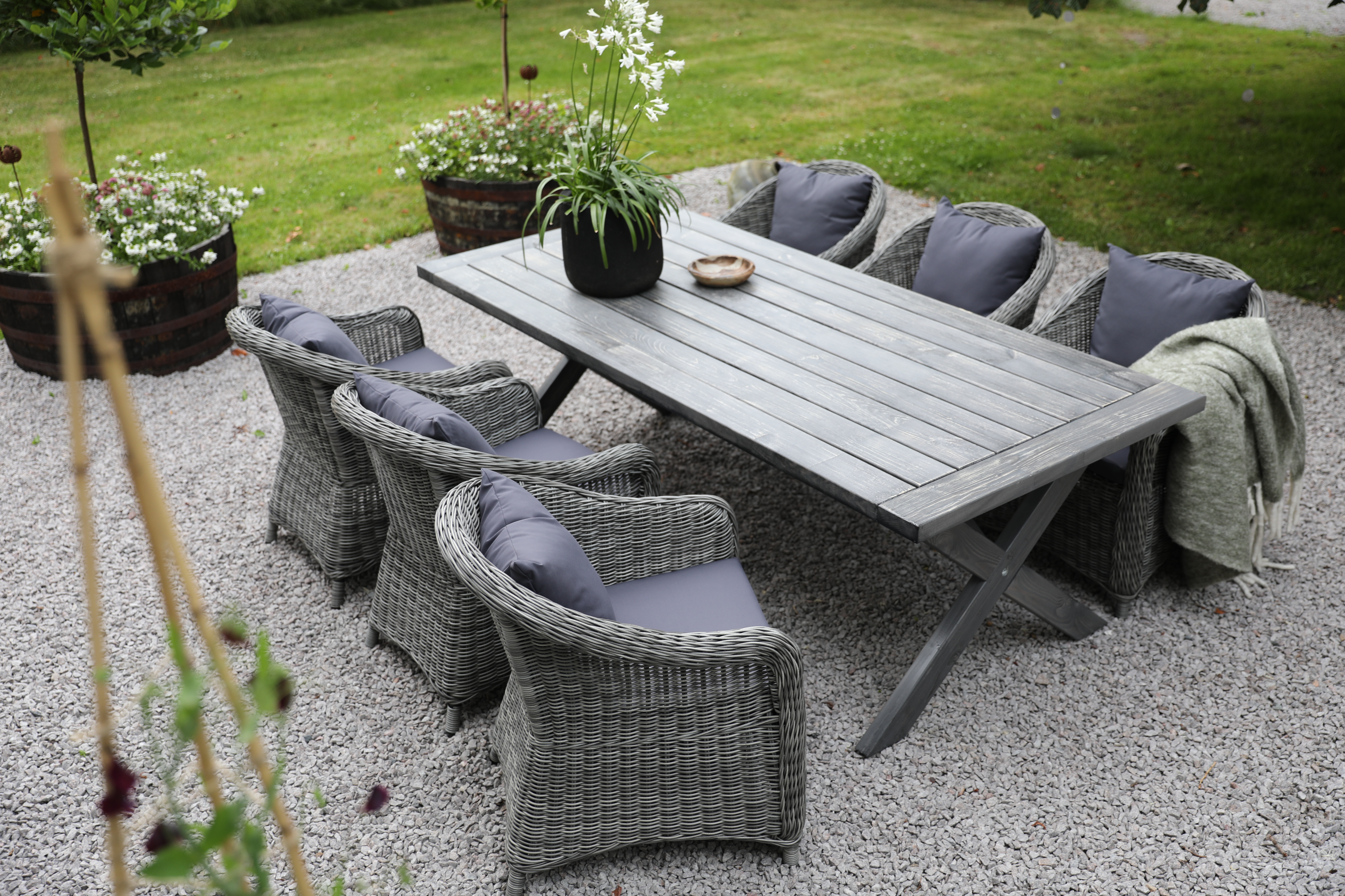 Oxford-Speisegruppe im Freien; grauer Tisch 220 cm inkl. 6 Mercury-Sessel graues synthetisches Rattan