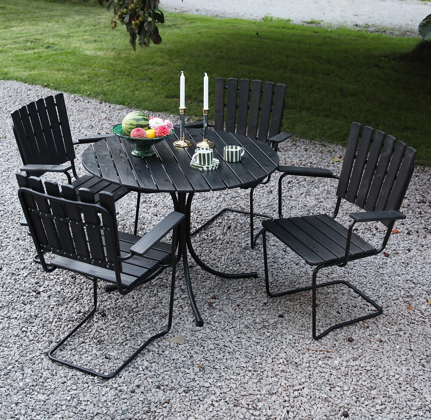 Esszimmergruppe Vaxholm aus Federstahl (hergestellt in Europa) in schwarzem Holz mit schwarzem Rahmen + M�belreinigung