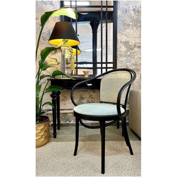 Stuhl Nr. 30 mit Rattan-Rückenlehne - Optionale Farbe des Gestells und der Polsterung Stuhl Nr. 30 mit Rattan-Rückenlehne - Optionale Farbe des Gestells und der Polsterung