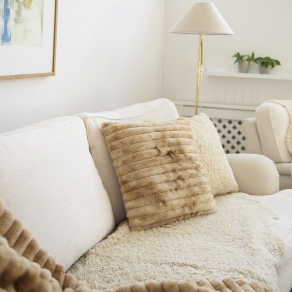 Gestreiftes Dekokissen Toffee - 45 x 45 cm Gestreiftes Dekokissen Toffee - 45 x 45 cm