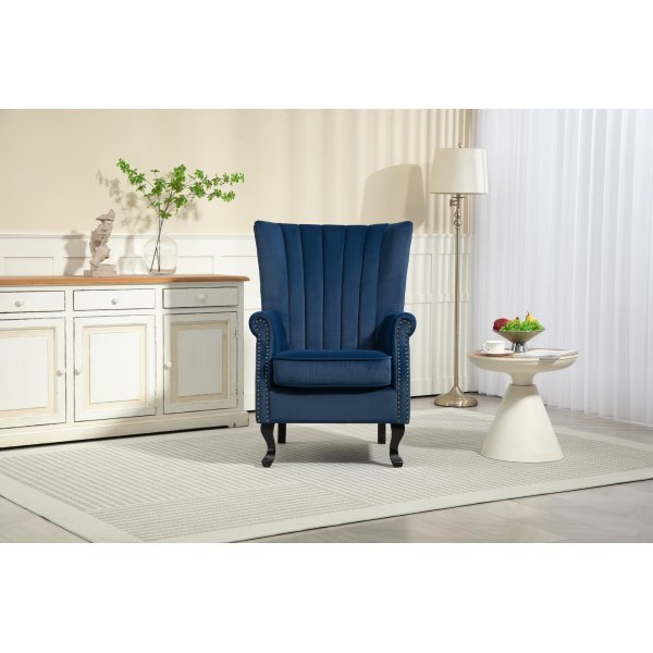 Blauer Ohrenklappensessel aus Samt Blauer Ohrenklappensessel aus Samt