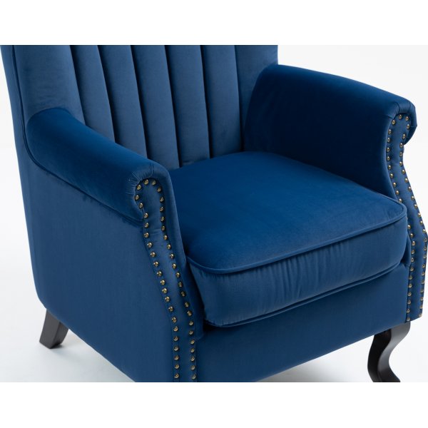 Blauer Ohrenklappensessel aus Samt Blauer Ohrenklappensessel aus Samt