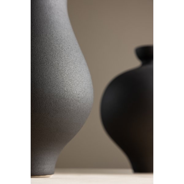 Rellis Vase 14 x 24 cm - Schwarz Rellis Vase 14 x 24 cm - Schwarz