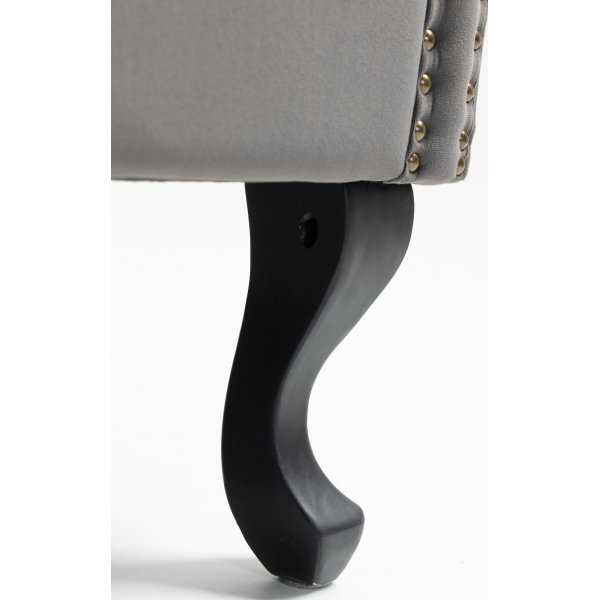 Ohrenklappensessel aus grauem Samt Ohrenklappensessel aus grauem Samt