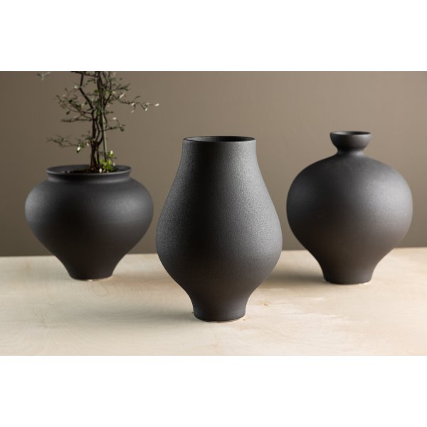 Rellis Vase 14 x 24 cm - Schwarz Rellis Vase 14 x 24 cm - Schwarz
