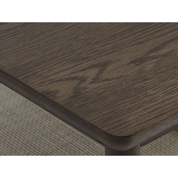 Yuma Couchtisch aus gerucherter Eiche mit Ablage aus Rattan