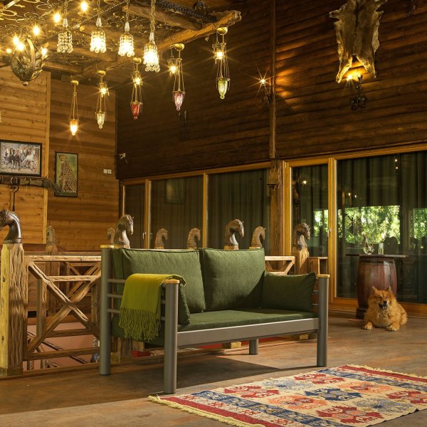 Kappis 2-Sitzer Outdoor-Sofa - Braun/Grün + Textilreinigung für Möbel Kappis 2-Sitzer Outdoor-Sofa - Braun/Grün + Textilreinigung für Möbel