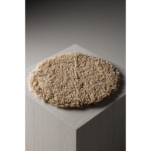Katy Stuhlkissen Ø34 cm - Beigefarbenes Schaffellimitat Katy Stuhlkissen Ø34 cm - Beigefarbenes Schaffellimitat