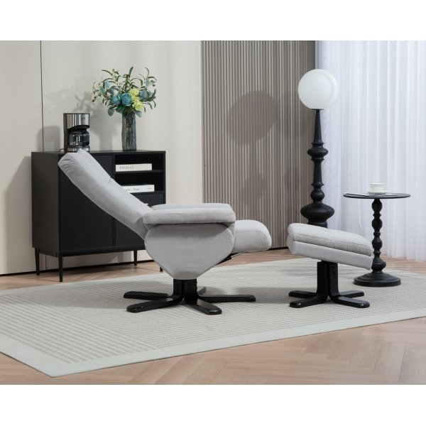 Verstellbarer Sessel mit Fuhocker