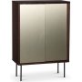 Volumenschrank in Walnuss / Messing