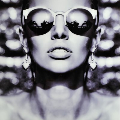 Glasbild Woman with sunglasses - Glas