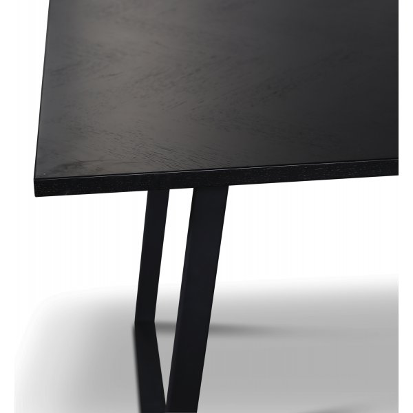 Gordon Esstisch 245x95 cm - Eiche schwarz gebeizt Gordon Esstisch 245x95 cm - Eiche schwarz gebeizt