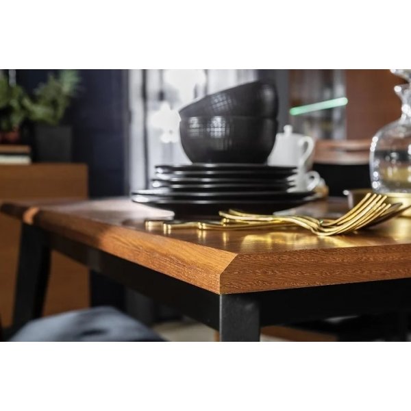 Madison Esstisch 150-200 x 90 cm - Braune Eiche/Schwarz Madison Esstisch 150-200 x 90 cm - Braune Eiche/Schwarz