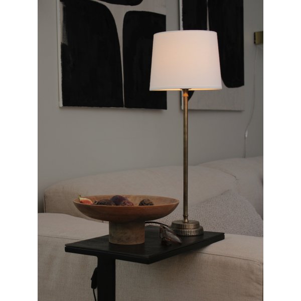 Kent Tischlampe - Weiß/Messing - 59 cm Kent Tischlampe - Weiß/Messing - 59 cm