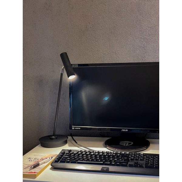 Artic Tischlampe - Schwarz/Stahl Artic Tischlampe - Schwarz/Stahl